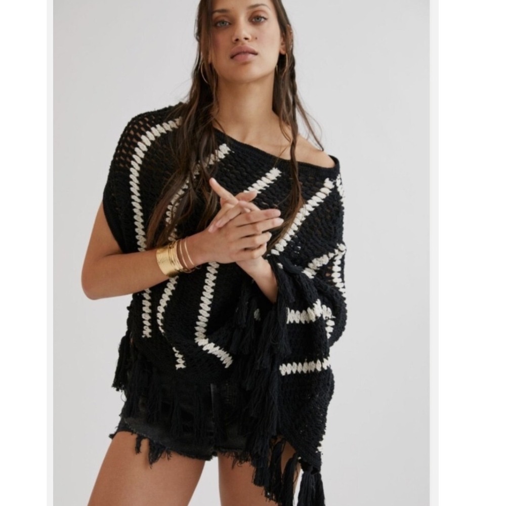 ANTHROPOLOGIE Black White Crochet One-Shoulder Poncho Sweater ONE SIZE